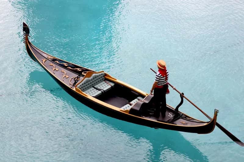 5. Venice Gondola Rides - Romantic in Theory, Ruthless on Your Wallet (Image Credits: Unsplash)