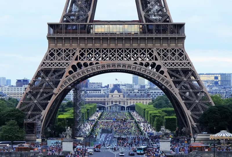 3. The Eiffel Tower, Paris - Stunning to Look At, Painful to Visit (Image Credits: Pixabay)