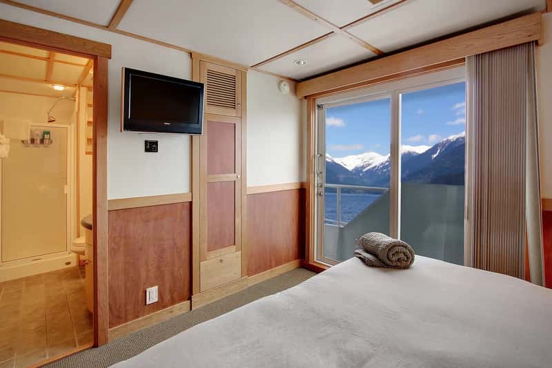 2. Rushing Cabin Doors Before Rooms Are Ready (By Attributed to Un-Cruise Adventures, CC BY-SA 3.0)