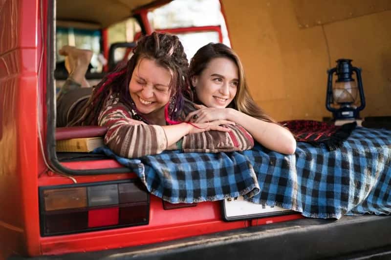 7. Bringing extra blankets and pillows for a day trip (Image Credits: Pexels)