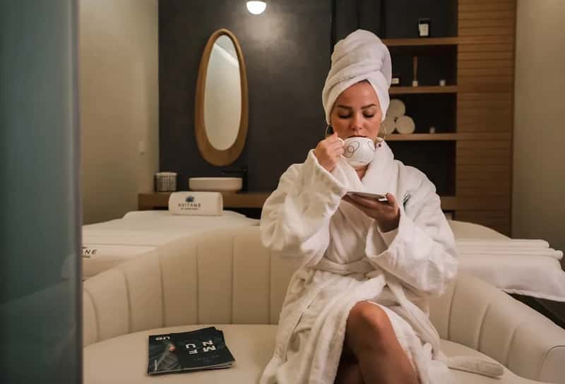 #9 - Hit the Maître D' and Spa Tour in the First 90 Minutes Onboard - These Chances Vanish (Image Credits: Unsplash)