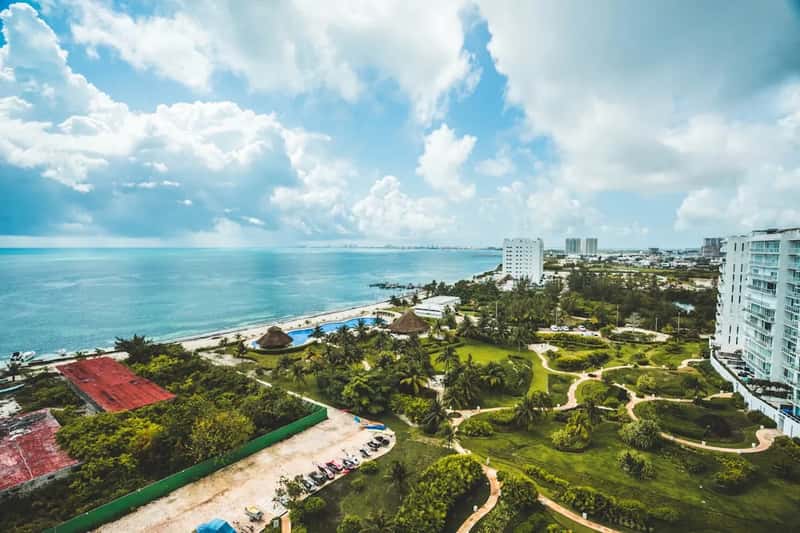 The hotel zone feels more crowded than relaxing (Image Credits: Unsplash)
