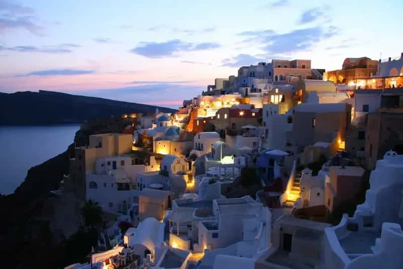 Greece: Mediterranean Dreams Without the Nightmare Budget (Image Credits: Rawpixel)