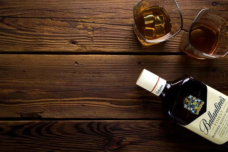 1. The Whiskey Neat Drinker: The One Who's Done This a Thousand Times (Image Credits: Pixabay)