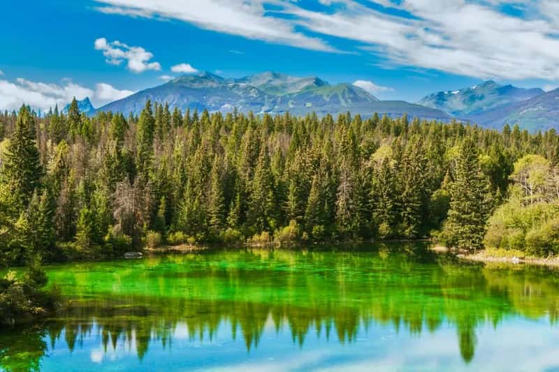 How Canada compares to other lake-rich nations (Image Credits: Pexels)