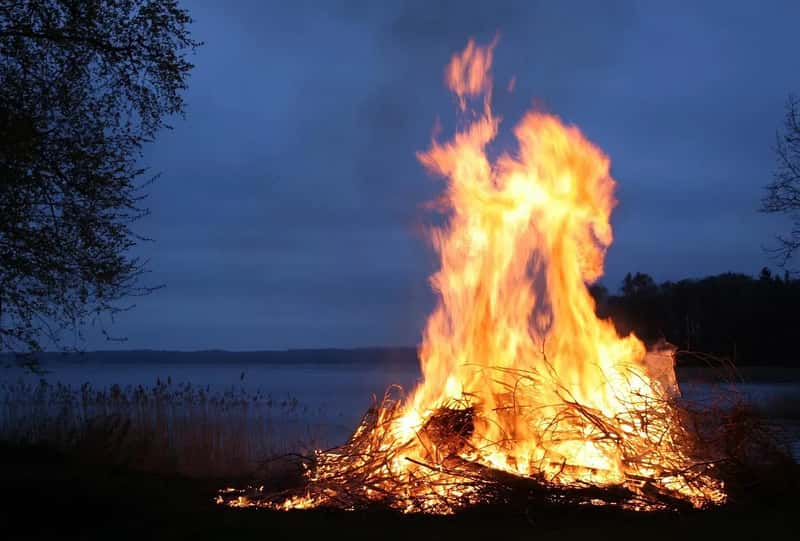 Building Unauthorized Campfires (Image Credits: Pixabay)