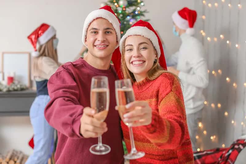 7. A Local Toast or "Cheers" Phrase (Image Credits: Stocksnap)