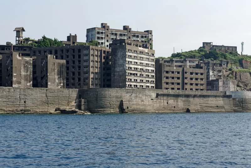 Hashima Island, Japan: The Concrete Ghost (Image Credits: Wikimedia)