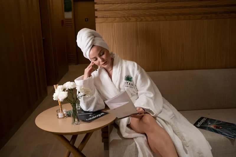 #14 - A Bathrobe That Normally Costs You an Upgrade Category (Image Credits: Unsplash)