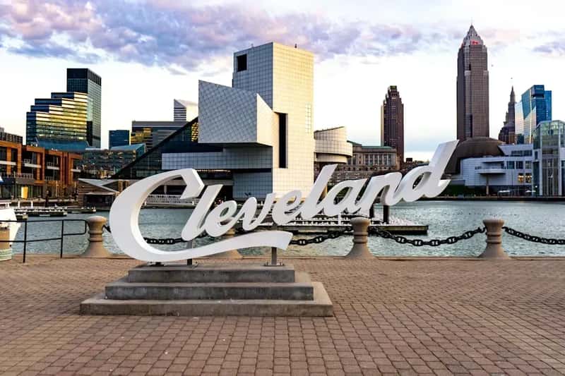 6. Cleveland, Ohio - Abandoned Buildings and Persistent Violence (Image Credits: Unsplash)