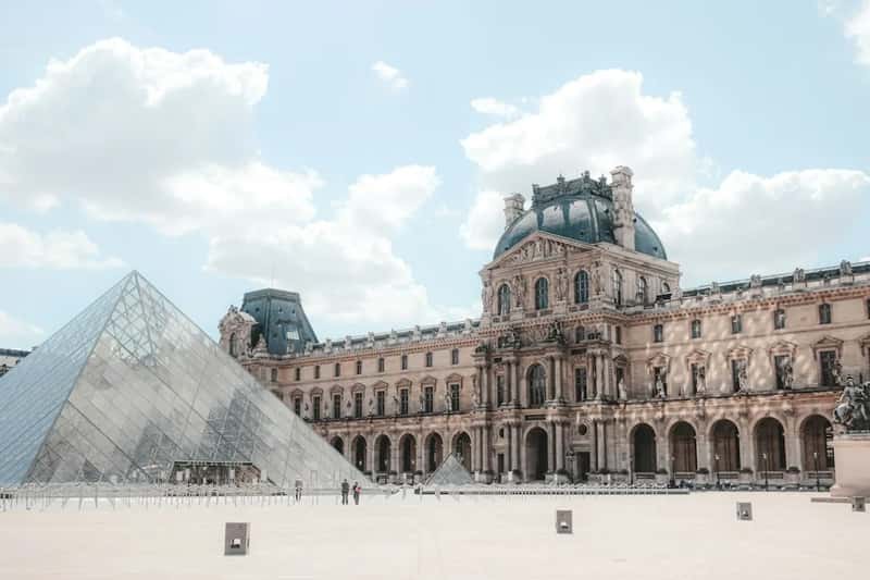 Museum Closures and a Cancelled Art Weekend (Image Credits: Unsplash)