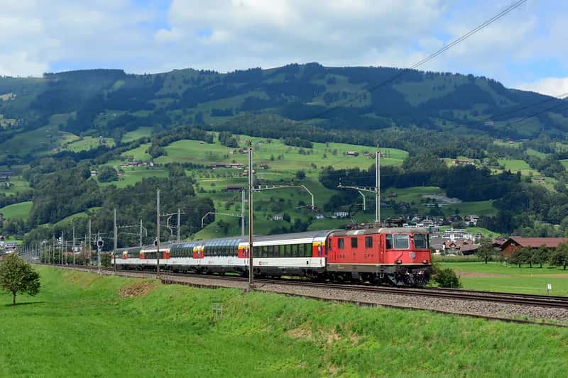 Gotthard Panorama Express: Lake Lucerne to the South (Nelso M. Silva, Flickr, CC BY-SA 2.0)