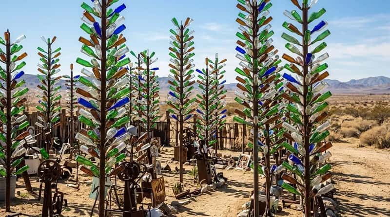 The Roadside Attractions That Filled Those Slide Trays Are Largely Gone (Image Credits: Gemini)
