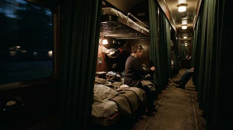 #5 - The Pullman Section Berth: A Bed Behind a Curtain (Image Credits: Gemini)