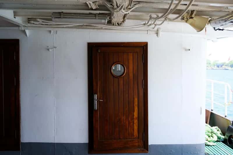 4. Cabin door decorations face stricter limits than they used to (Image Credits: Pexels)