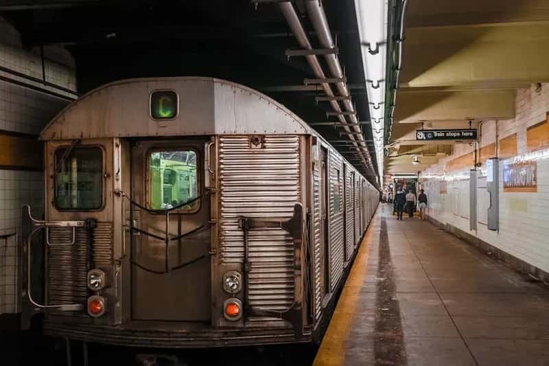 4. The NYC Subway: Where Pickpockets Work the Crowds (Image Credits: Pexels)