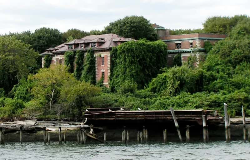 10. North Brother Island, New York, USA (Riverside Hospital, CC BY-SA 2.0)