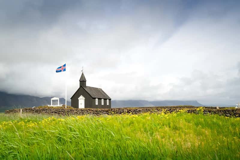 Iceland: Where Natural Beauty Comes with a Premium Price Tag (Image Credits: Wikimedia)