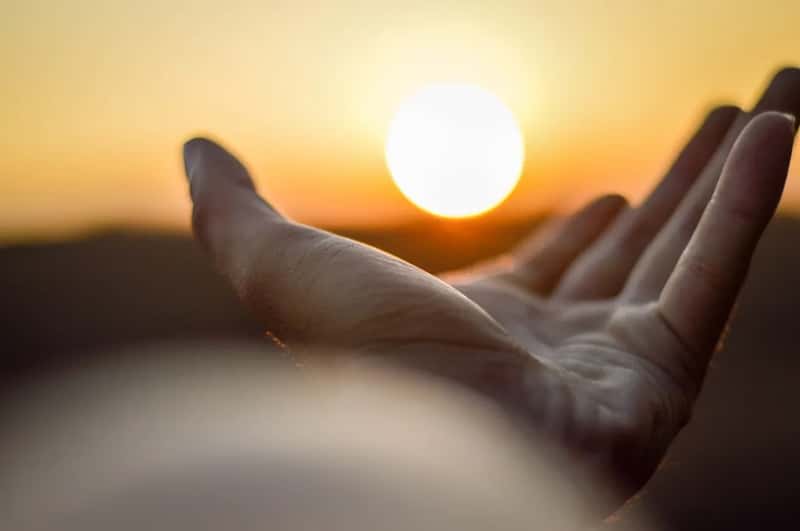 7. Use your right hand for exchanges (Image Credits: Unsplash)
