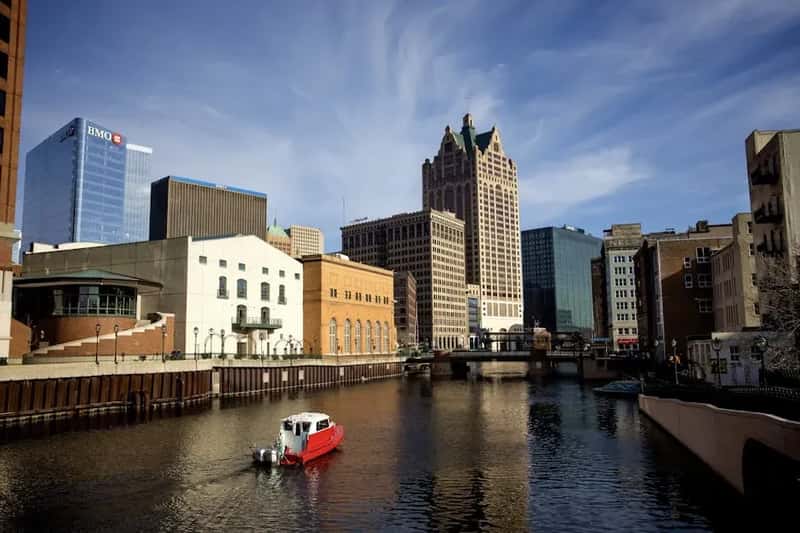 2. Milwaukee, Wisconsin: Population Erosion That Won't Stop (Image Credits: Pexels)