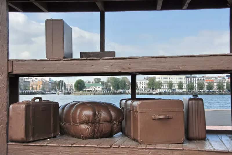 Ignoring the Realities of Lost or Delayed Luggage (Image Credits: Wikimedia)