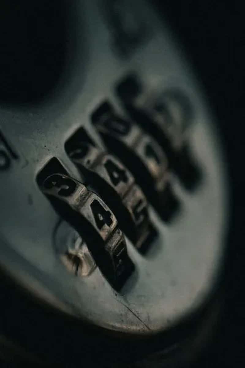 10. Built-in combination locks integrated into the shell (Image Credits: Pexels)
