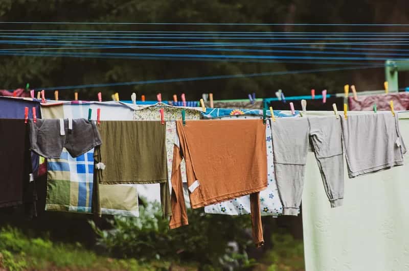 #4 - Hanging Laundry on a Clothesline Together (Image Credits: Pixabay)