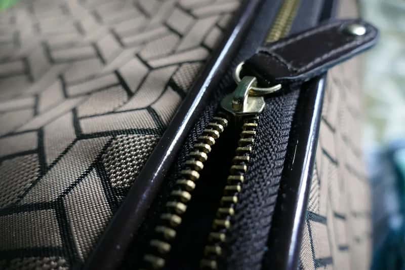 #14 - Using a Bag That's Too Big or Won't Fully Close (Image Credits: Pixabay)
