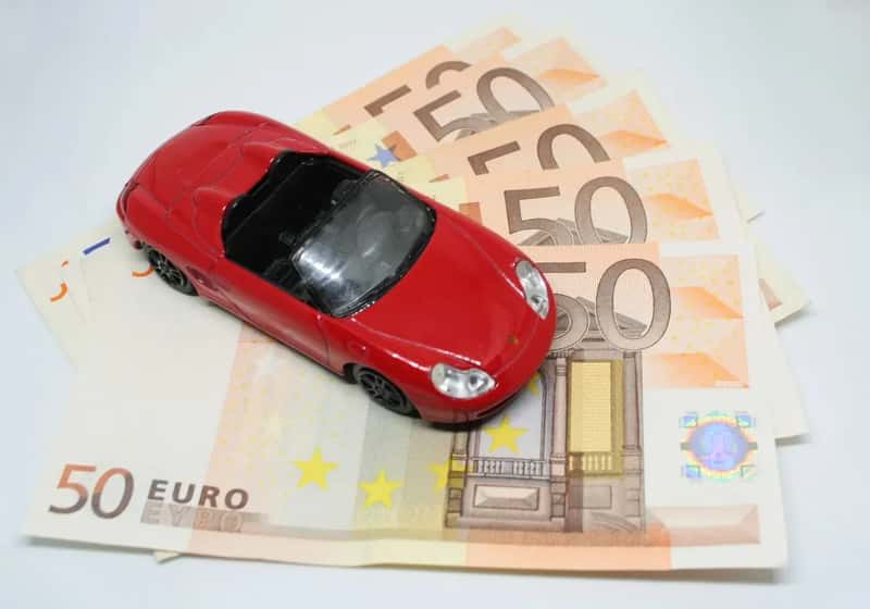 8. Aggressive Insurance Upselling That Creates a Conflict of Interest (Image Credits: Pixabay)