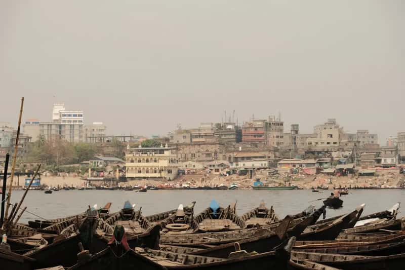 Bangladesh: dense population meets rising humidity (Image Credits: Unsplash)