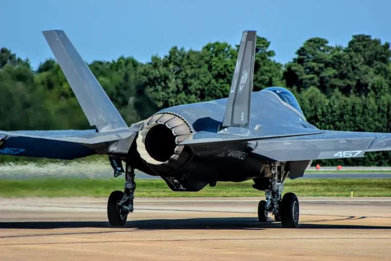 7. The roar of thrust reversers right after landing (Image Credits: Pexels)