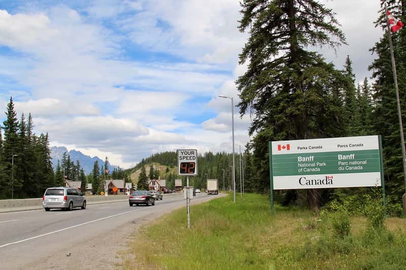 Banff and Jasper: Canada's Rocky Mountain Scenic Icons (Image Credits: Flickr)