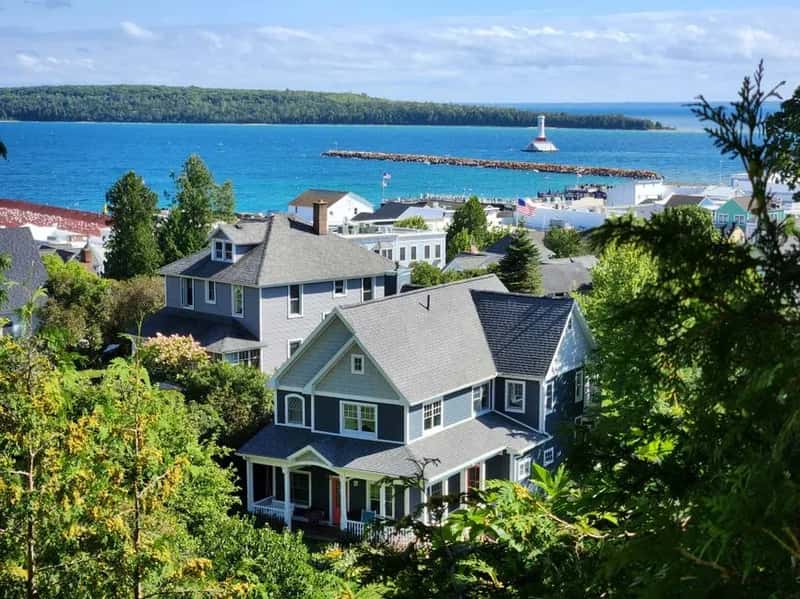 Traverse City, Michigan: Great Lakes Living on the Rise (Image Credits: Pexels)