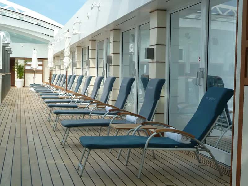 Activities, entertainment, and daily structure (cruise.co, Flickr, CC BY 2.0)