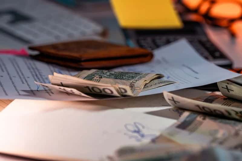 Retiring early in the year keeps your taxable income lower (Image Credits: Pexels)