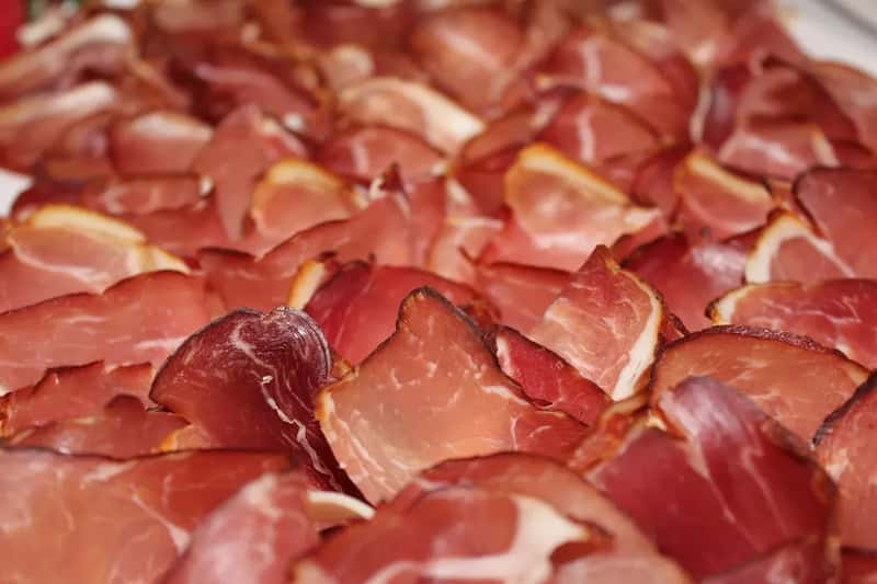4. Deli Meats and Smoked Fish on the Buffet Look a Little Too Relaxed (Image Credits: Pixabay)