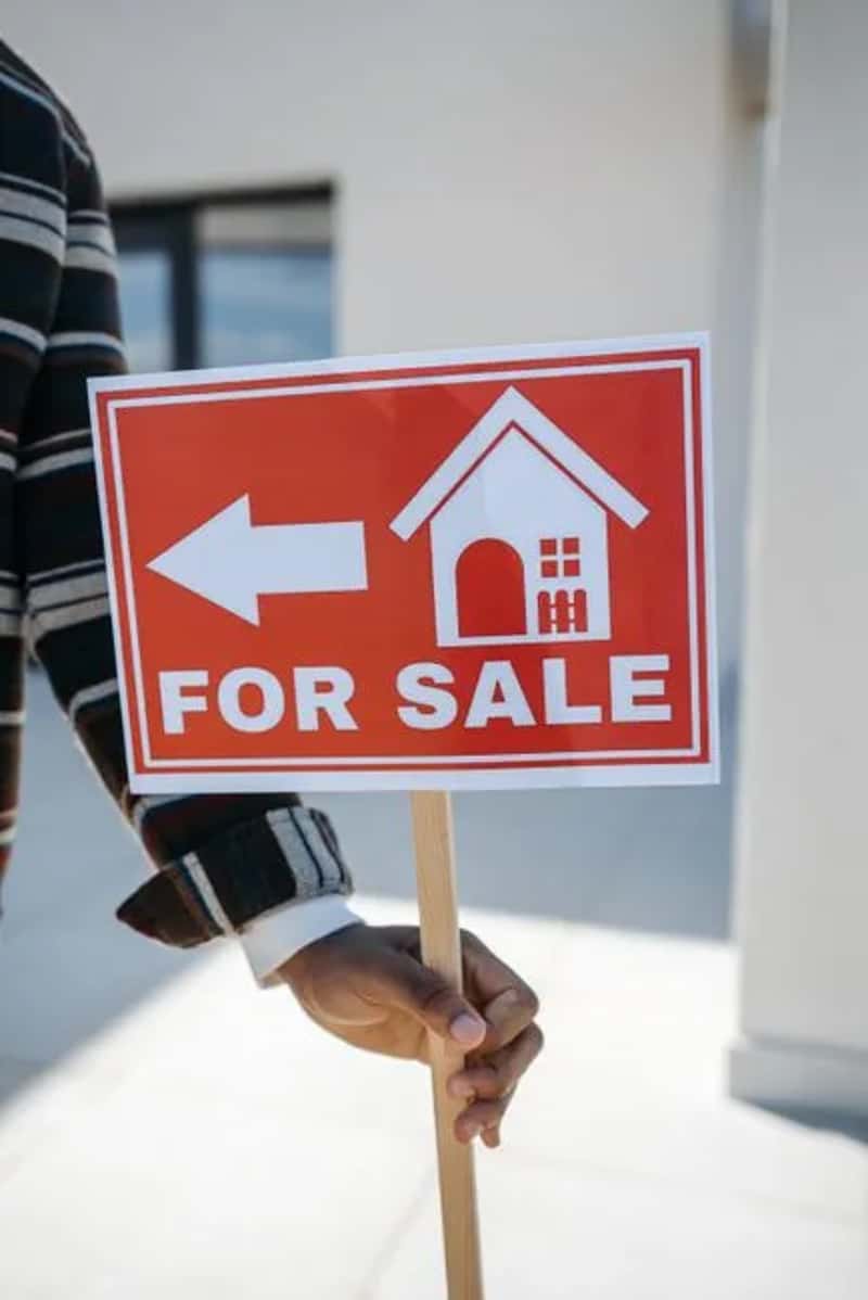 Local market cycles vary wildly, so no single global "right time" exists (Image Credits: Pexels)