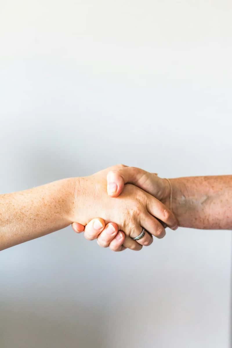 7. Greeting Rituals That Vary Wildly From Country to Country (Image Credits: Unsplash)
