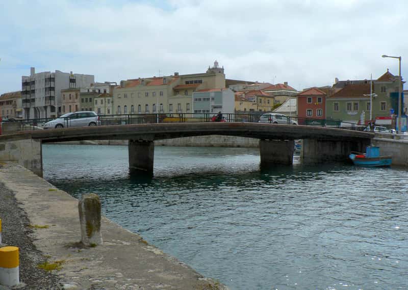 Peniche, Portugal: European Coast for $1,500 (Image Credits: Wikimedia)
