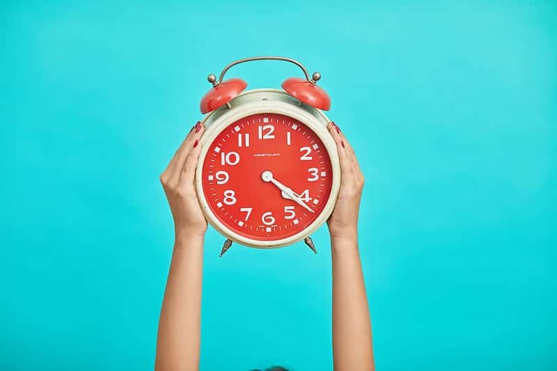 7. Sticking rigidly to home-country routines regardless of local rhythms (Image Credits: Unsplash)