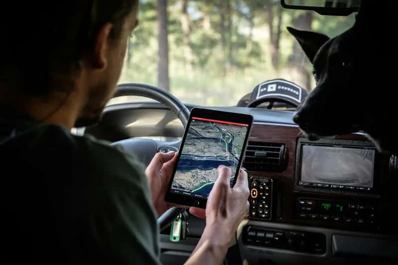 2. Relying entirely on GPS without a backup plan (Image Credits: Unsplash)