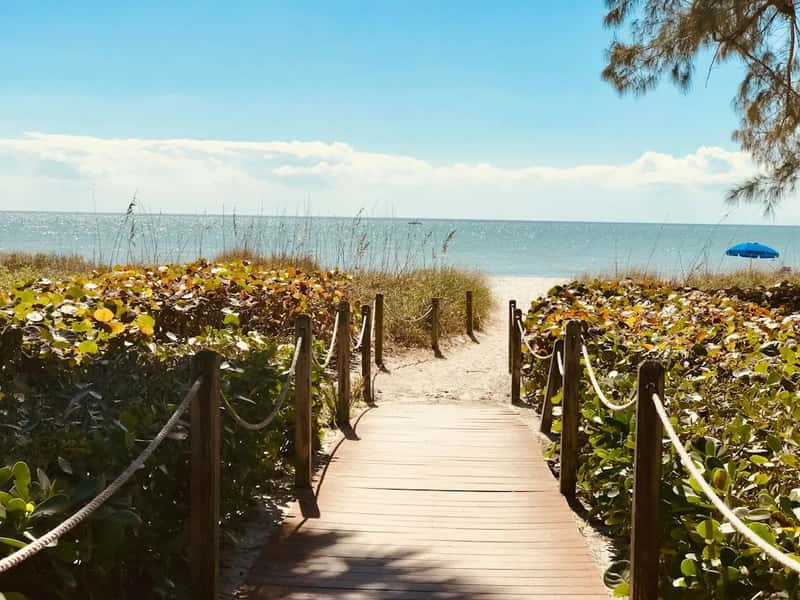 6. Slowing down on the Gulf Coast around Naples and Sanibel (Image Credits: Unsplash)