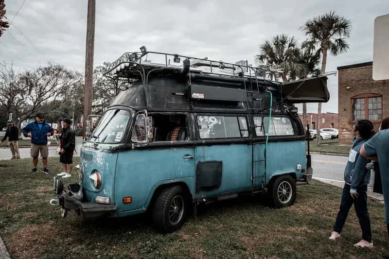 #10 - Choosing Small-Group Independent Tours Over Big-Bus Excursions (Image Credits: Pexels)