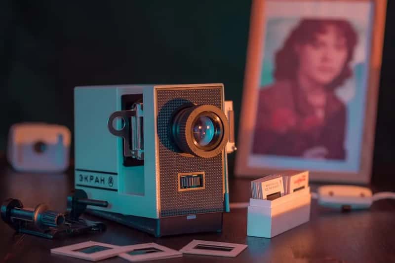 The post vacation slide show back home (Image Credits: Pexels)