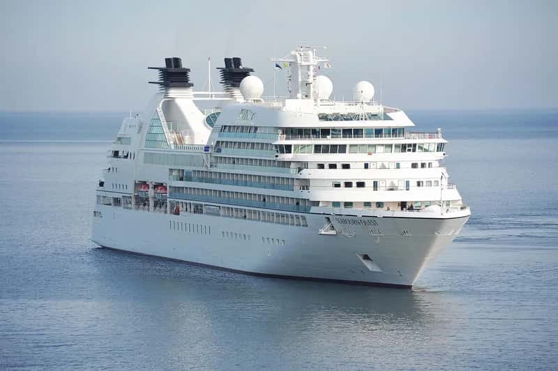 Who Was Onboard the Scarlet Lady (Image Credits: Pixabay)