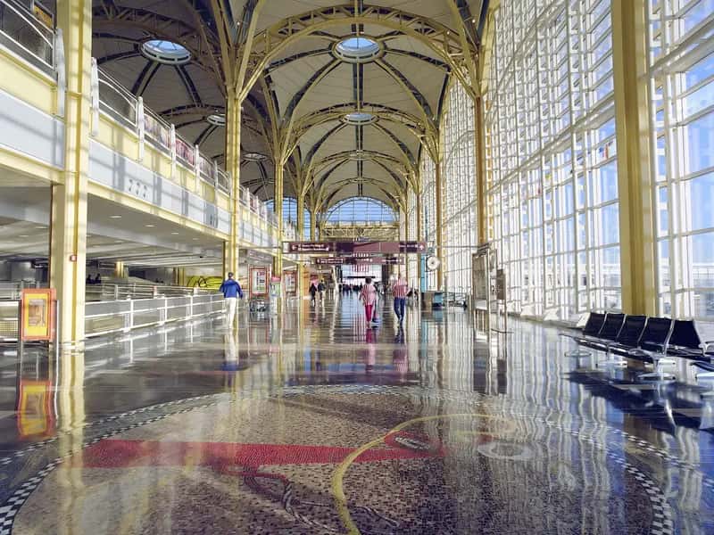 #1 - Washington Reagan National Airport (DCA): The Airport That Outgrew Itself and Never Recovered (Image Credits: Pixabay)
