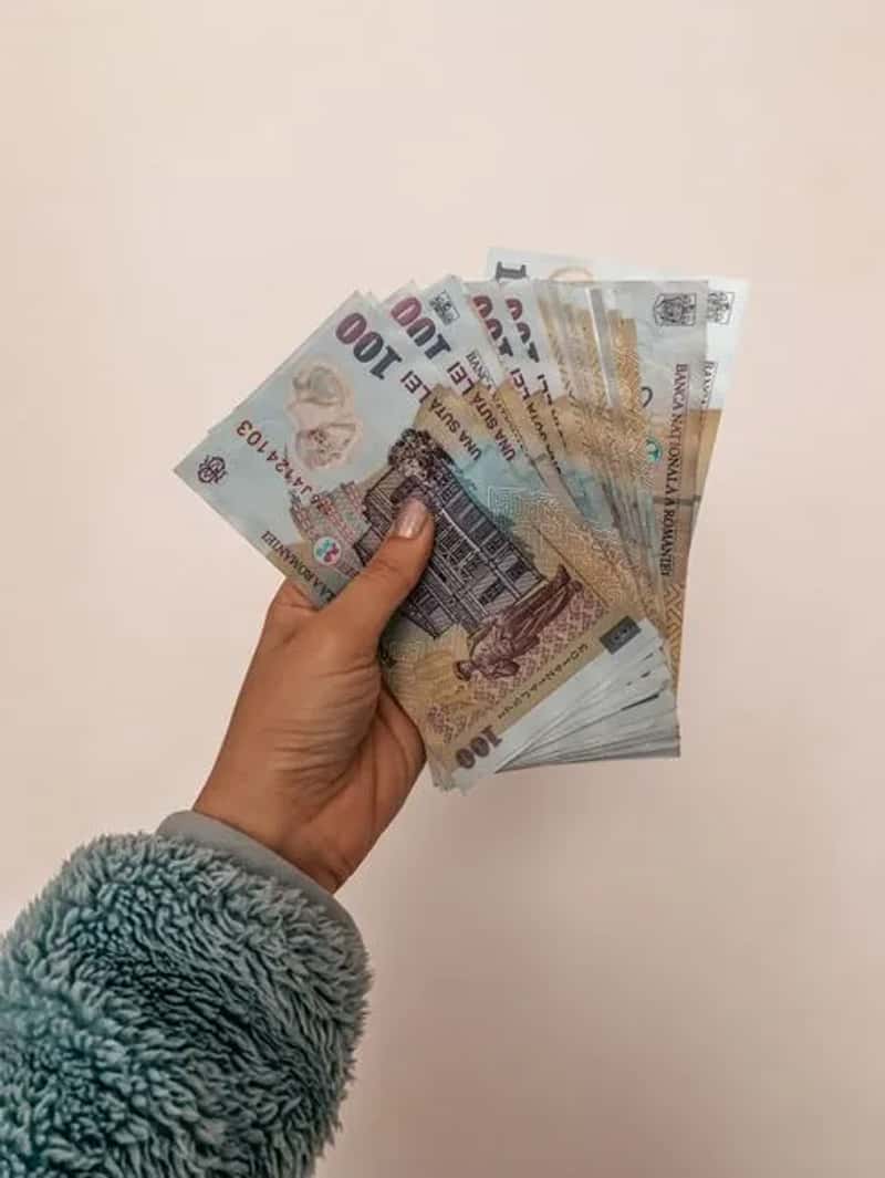 Cash, Cards and Small Leaks (Image Credits: Pexels)