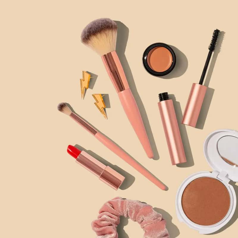 #6 - Wearing Heavy Makeup for a Long-Haul Flight (Image Credits: Unsplash)