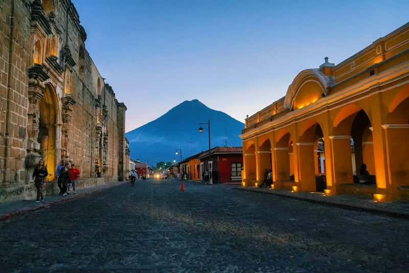 Guatemala: colonial towns and volcanoes on a shoestring (Image Credits: Unsplash)