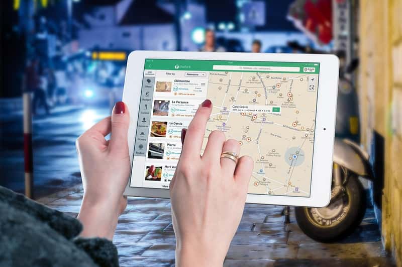 Neglecting Travel App Downloads and Offline Preparation (Image Credits: Pixabay)